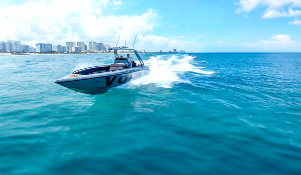 People experiencing a Demo Ride of the VOLTARI 260 in Stealth Gray in Fort Lauderdale Florida USA
